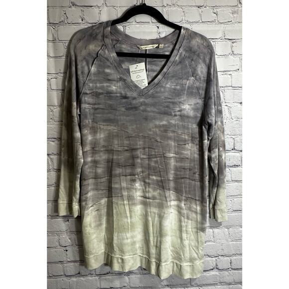 Soft Surroundings Tops - NWT Soft Surroundings Long Sleeve V Neck Gray/White Ombre Shirt Women's Medium